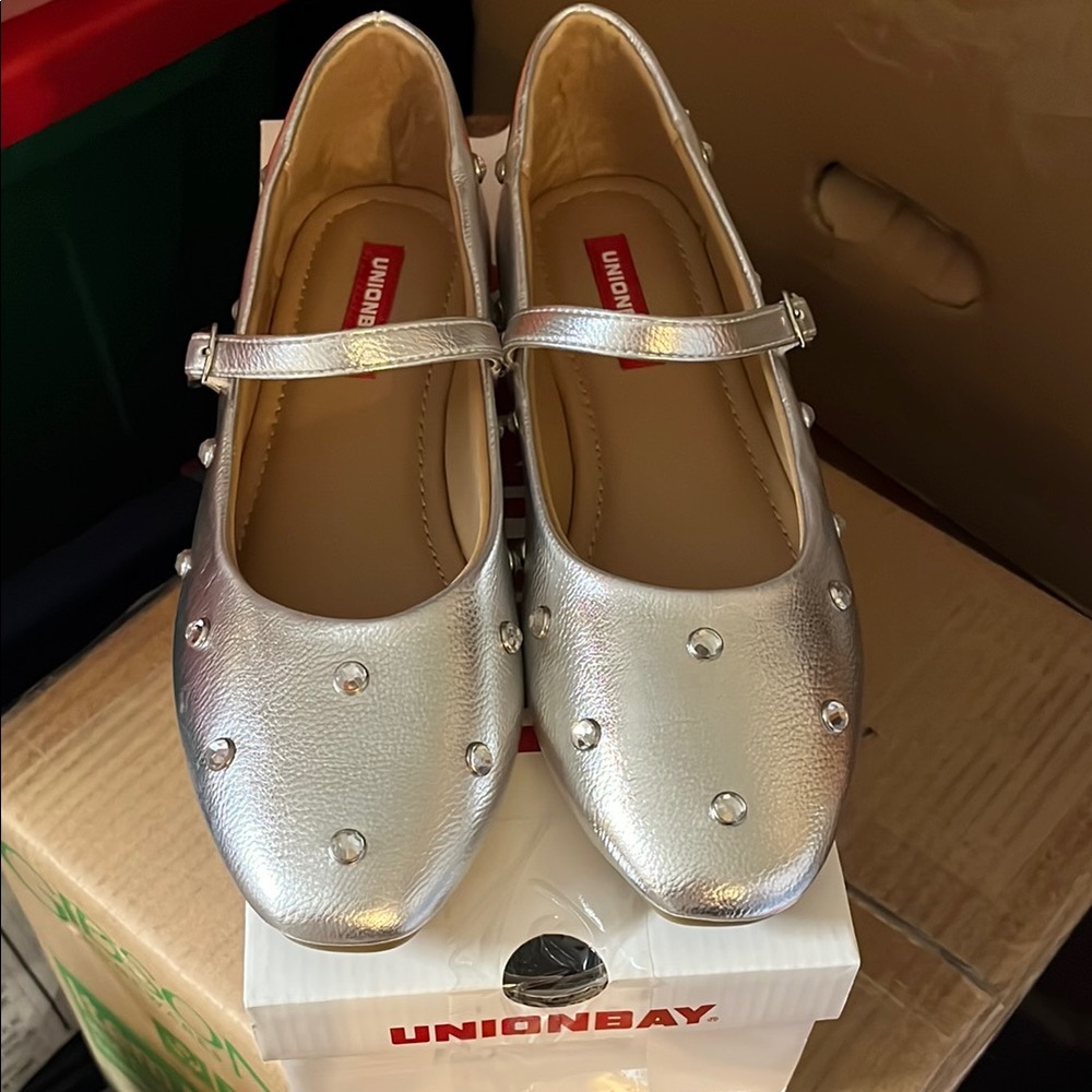 UNIONBAY Metallic Silver Studded Mary Jane Flats Size 7